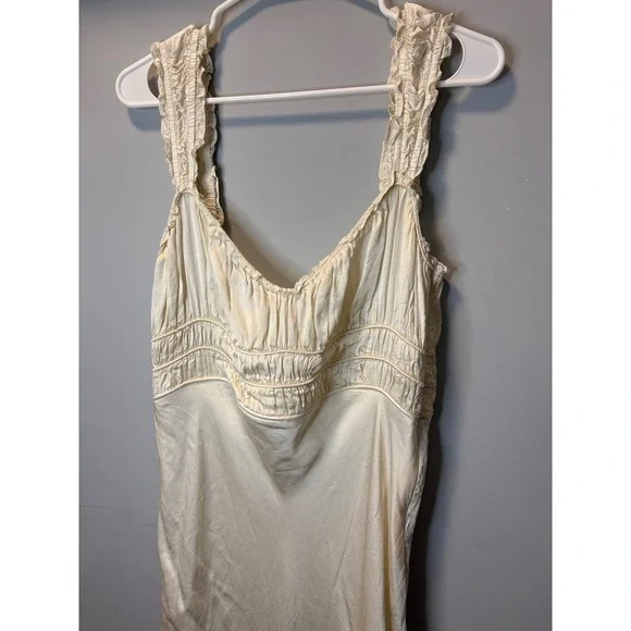 ASTR The Label Cream Smocked Bust Ruffle Satiny Midi Dress Womens Large Bohemian - Picture 3 of 7